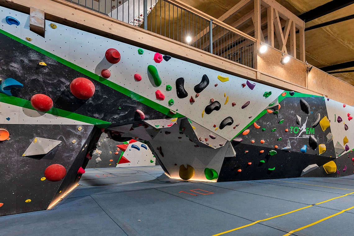 éclairage d'une salle de sport totem escalade vaud
